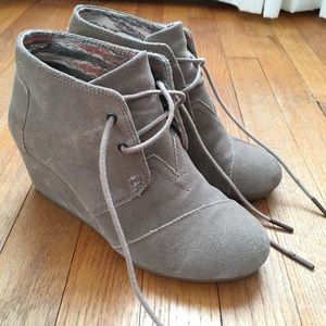 Tom’s wedge boots